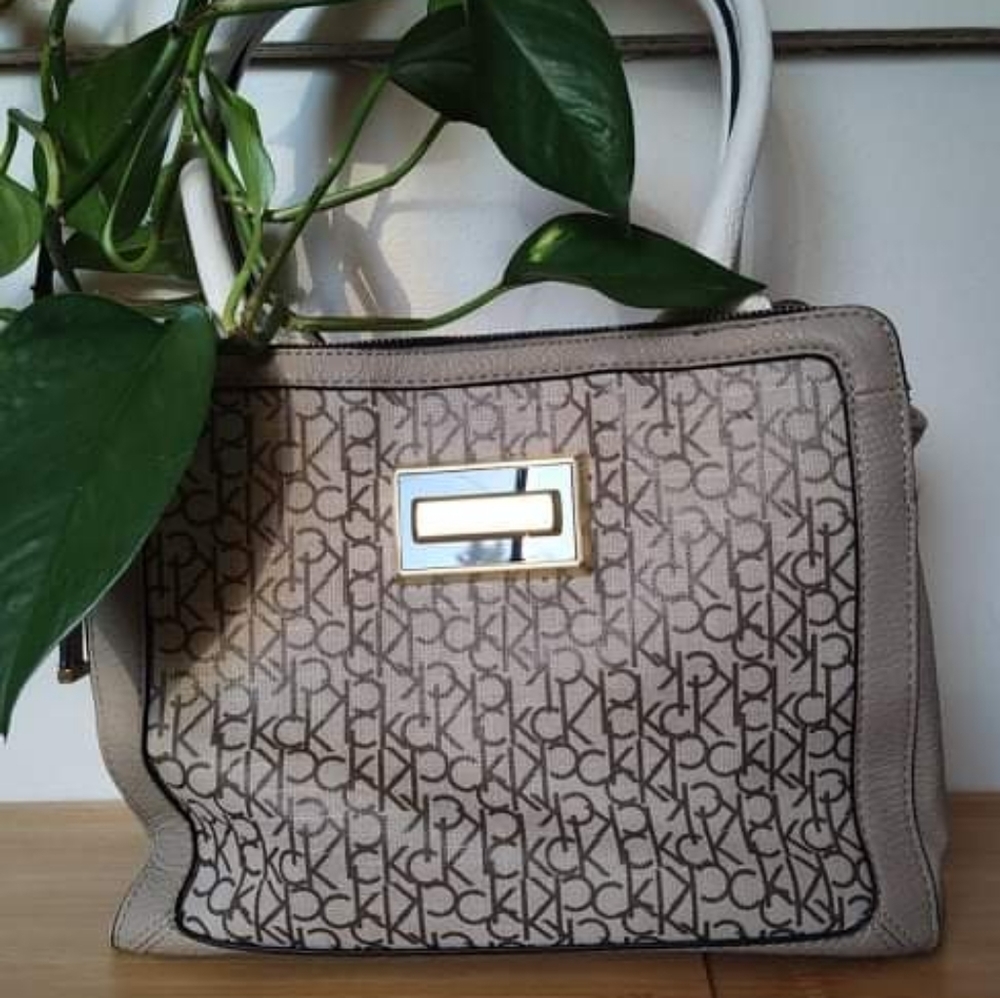 💕 2/20💕 Calvin Klein Shoulder Bag